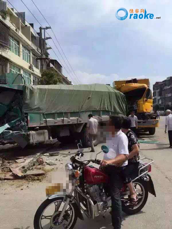 shtml   2015年6月10日 早晨,饶平县三饶镇南关路段发生一起三车连环